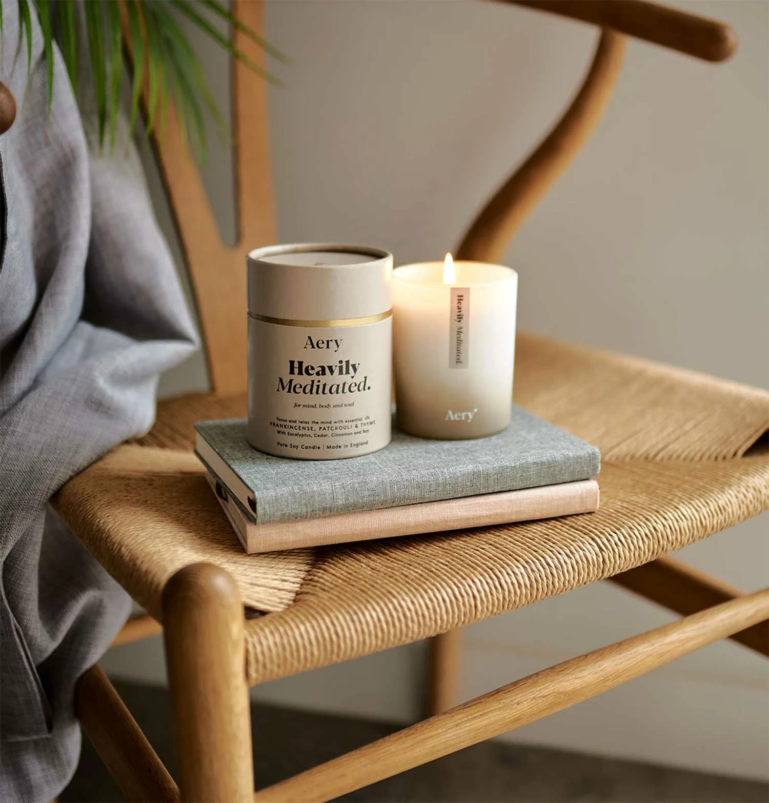 Aery Heavily Meditated Scented Candle - Image 3