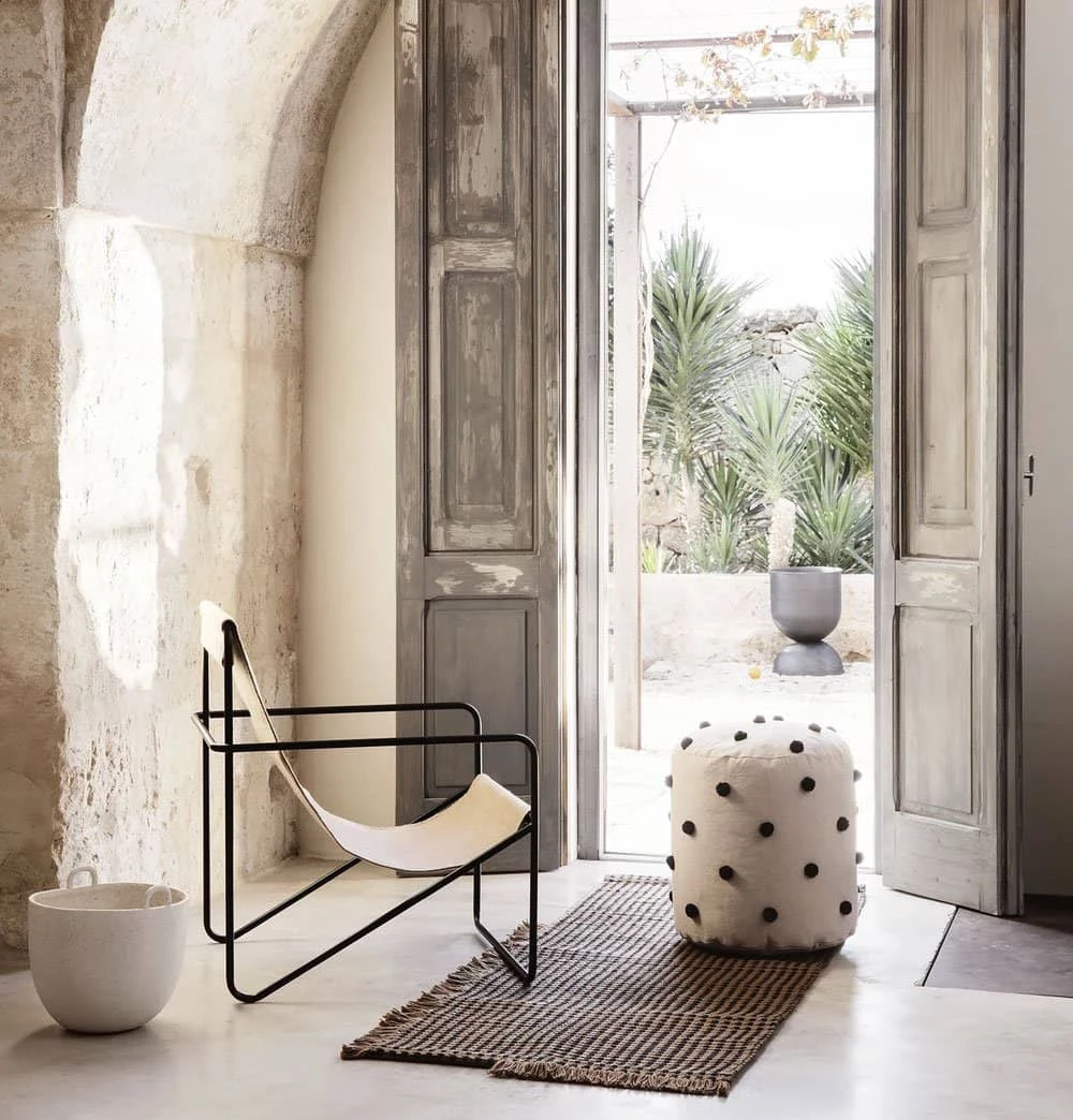 Ferm Living Desert Lounge Chair – Black/Solid Cashmere - Image 6