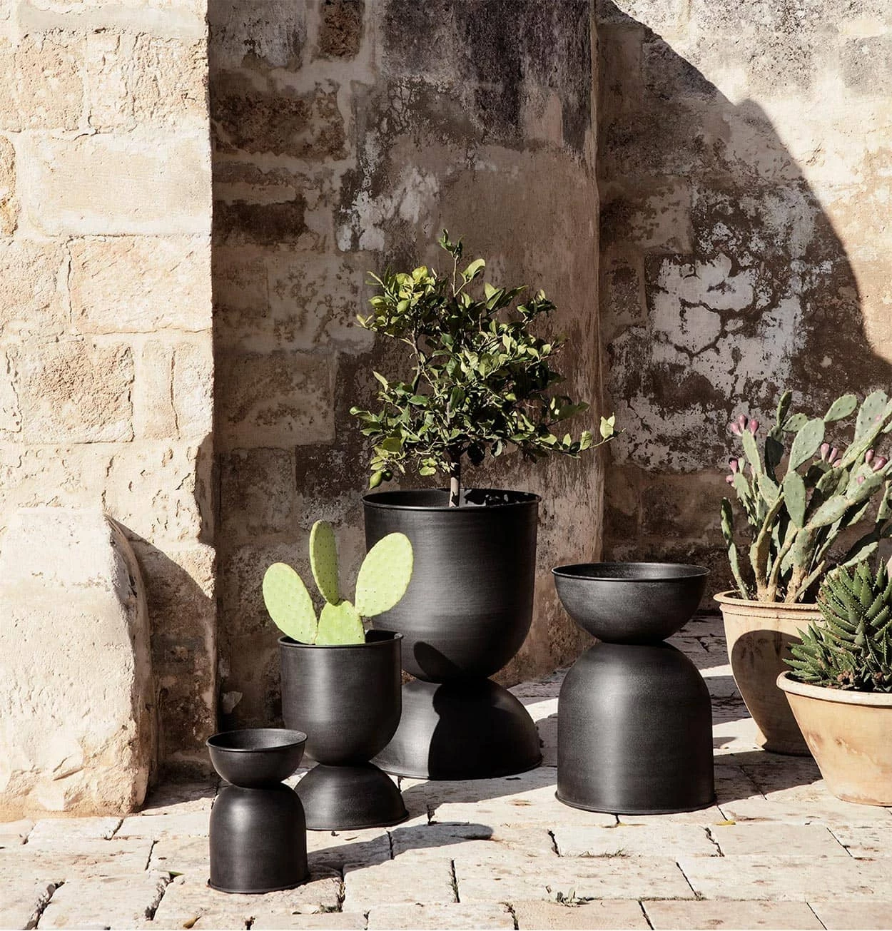 Ferm LIVING Hourglass Pot In Extra Small - Image 2